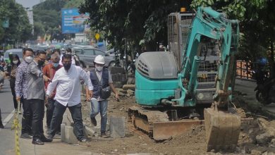 Photo of Wali Kota Bima Arya Marah, Ancam Blacklist Kontraktor Proyek Jalur Sepeda Jalan Sudirman